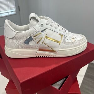 Valentino Garavani white sneakers. New. Size 9